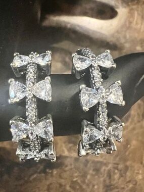 NWT Silver Bow Tie Bling Earrings